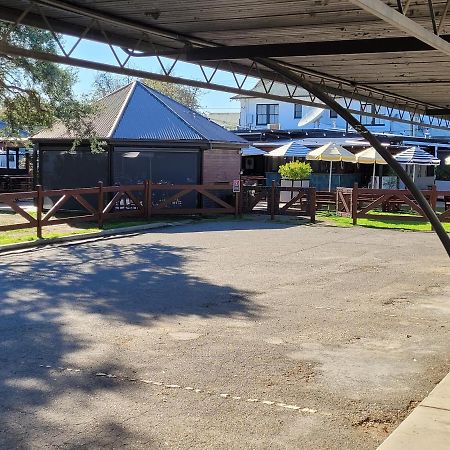 Palm And Pawn Motor Inn Wagga Wagga Dış mekan fotoğraf